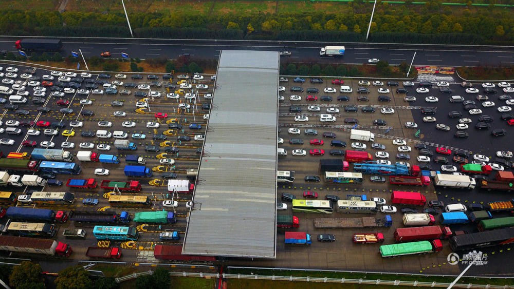 Trung Quốc: Những hình ảnh khiến nhiều người ngao ngán khi ra đường vào dịp năm mới